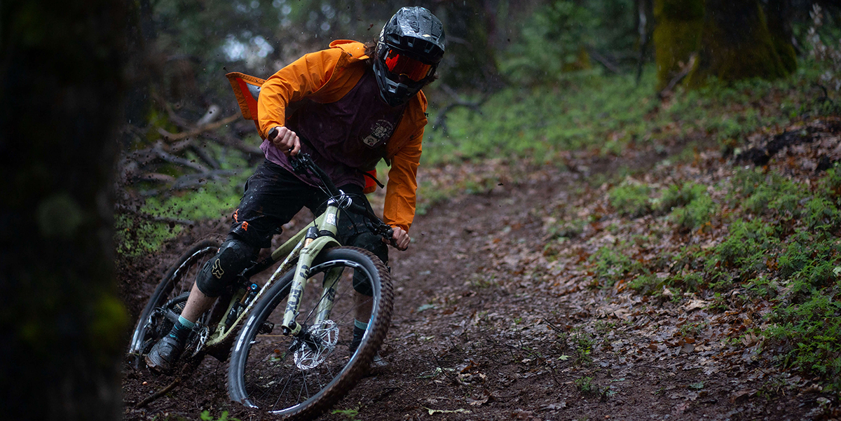 Cody Kelley volando por sus trails locales en "Feels Like Home" | PNW Components