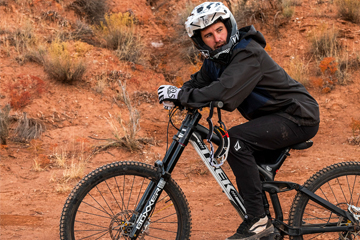Volcom le da la bienvenida a R-Dog y a Matt Begg.