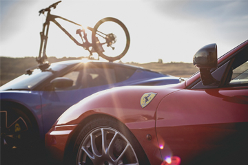 Matt Jones y Sam Reynolds en un trip ¡con sus autos deportivos!