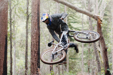 ¡Avistamientos de pie grande con Brandon Semenuk!