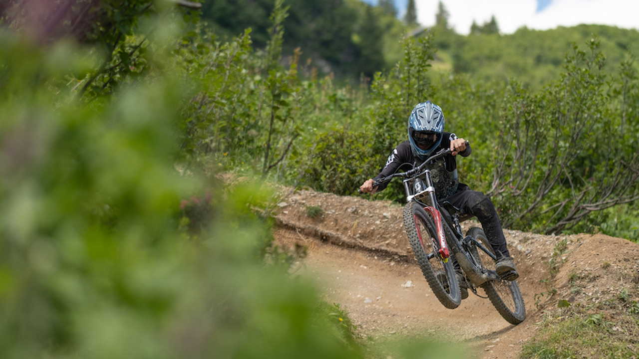 Curvas perfectas en Chatel junto a Mateo Verdier