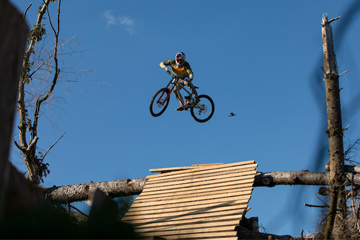 ¡Tienes que ver la nueva linea de Gee Atherton!