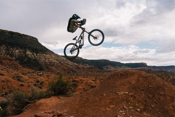 Tienes que ver "Light up" con Johny Salido y Ana Julia G.