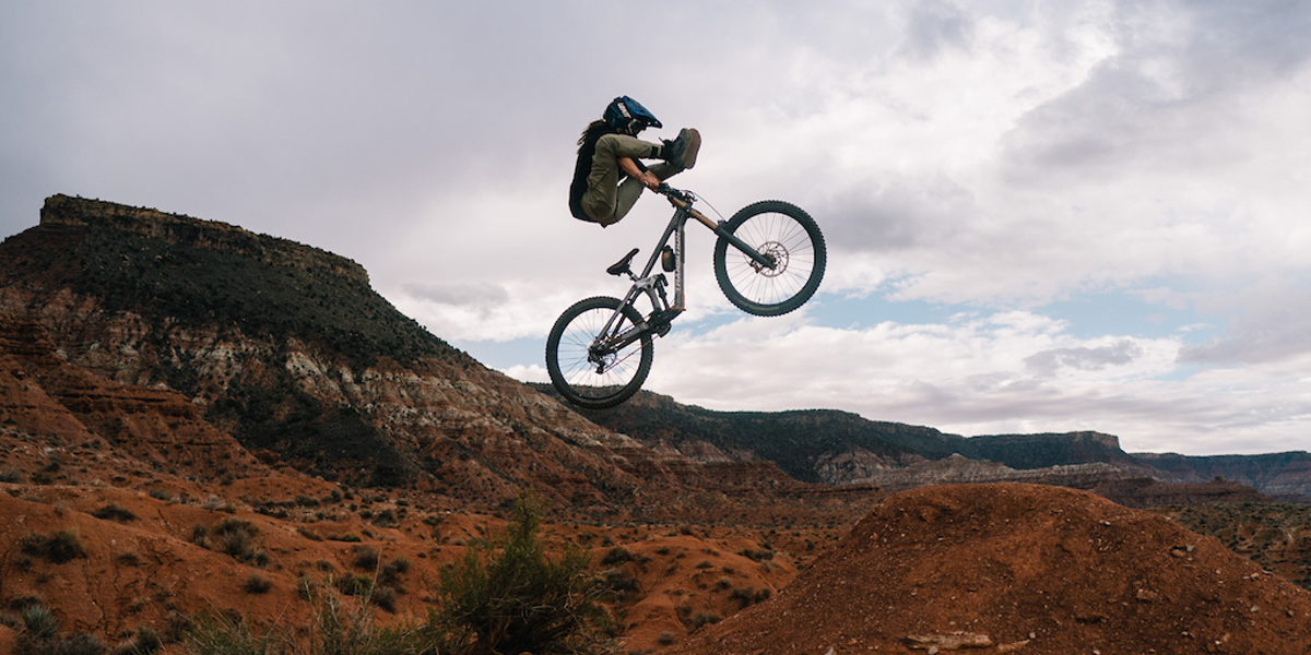 Tienes que ver "Light up" con Johny Salido y Ana Julia G.