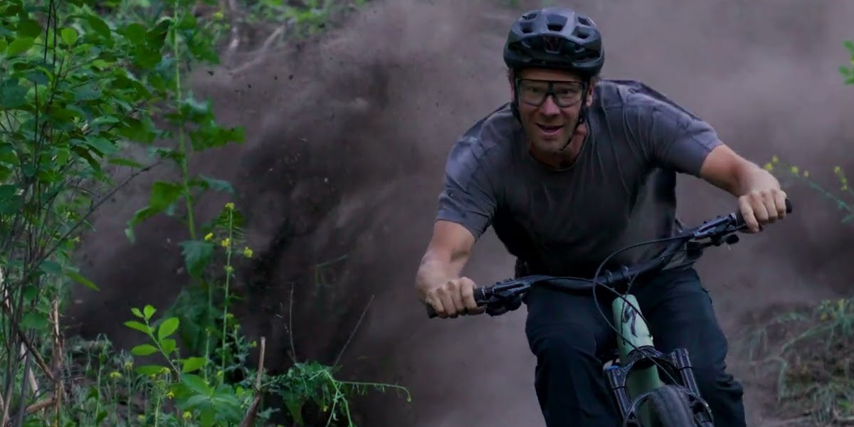 Matt Hunter volando por los trails en la nueva Stumpjumper