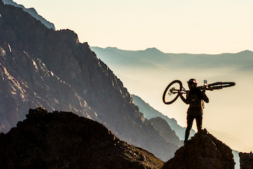 Nico Vink explorando nuevas zonas de Freeride en "Cordillera"